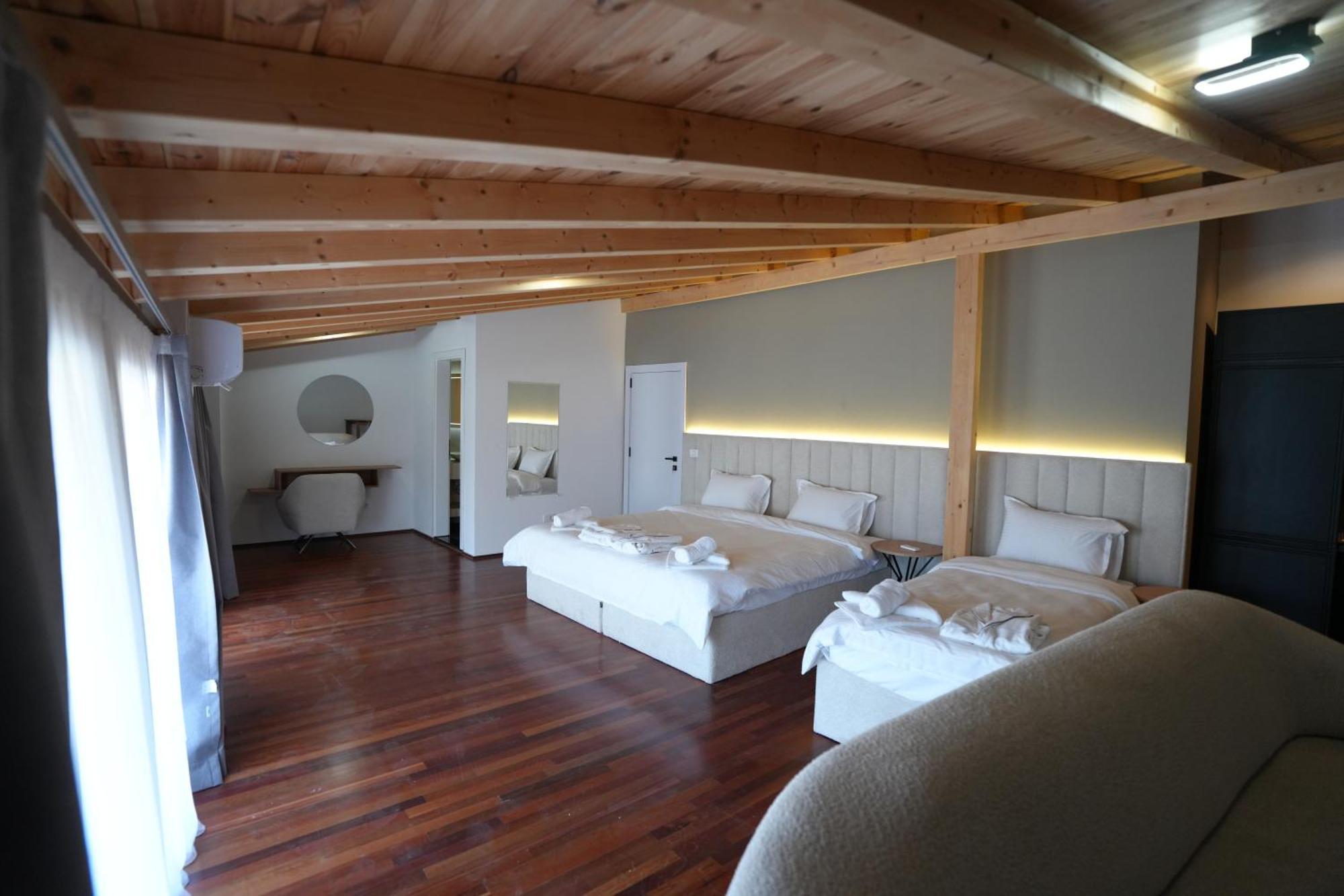 Biond Hotel Призрен Экстерьер фото