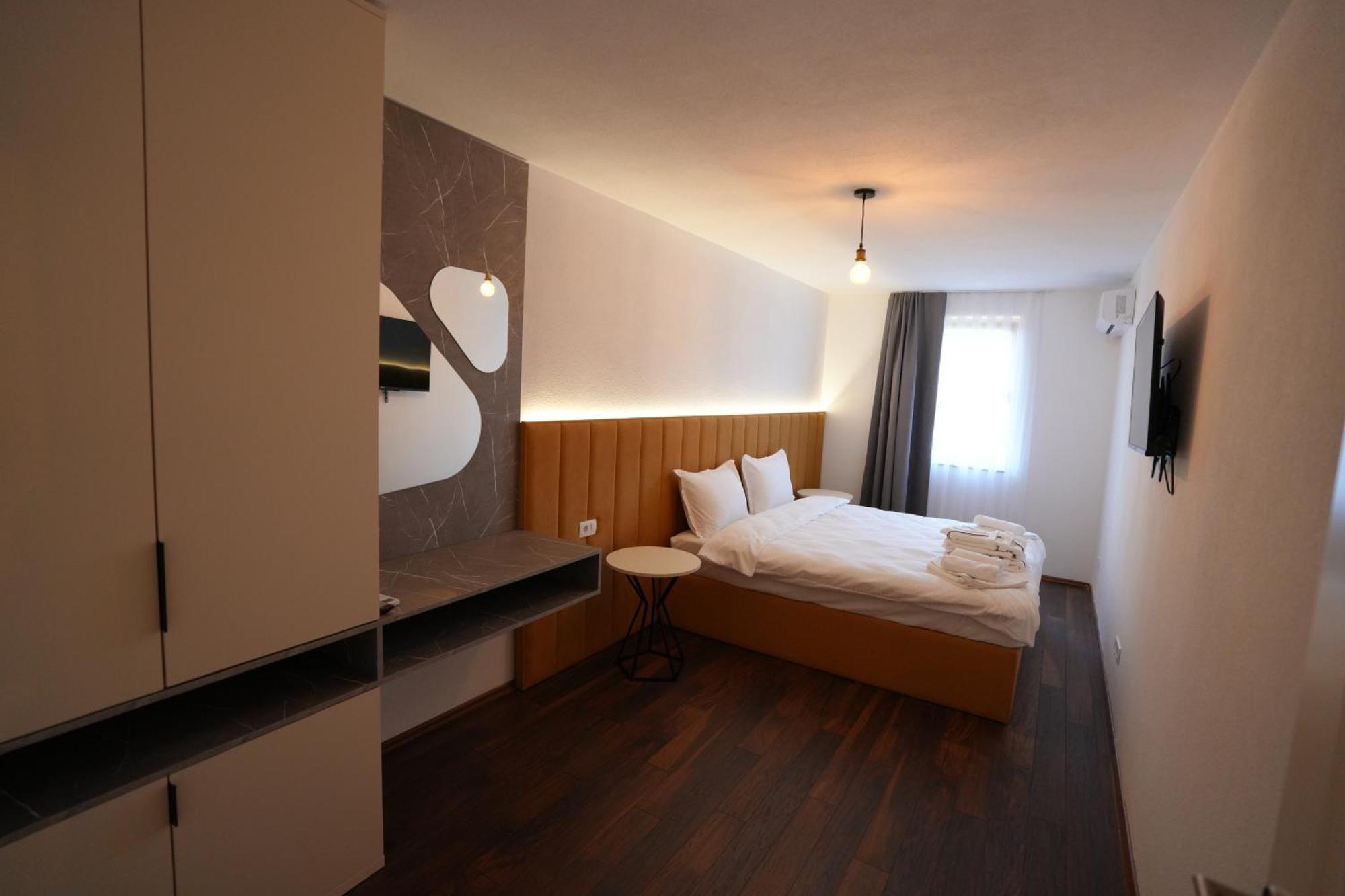 Biond Hotel Призрен Экстерьер фото