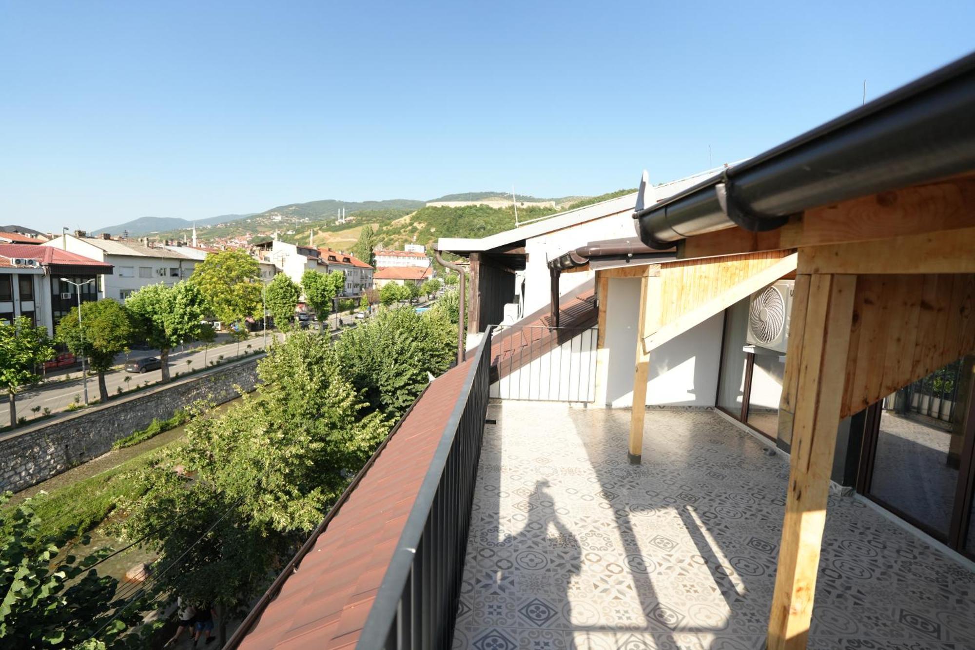 Biond Hotel Призрен Экстерьер фото