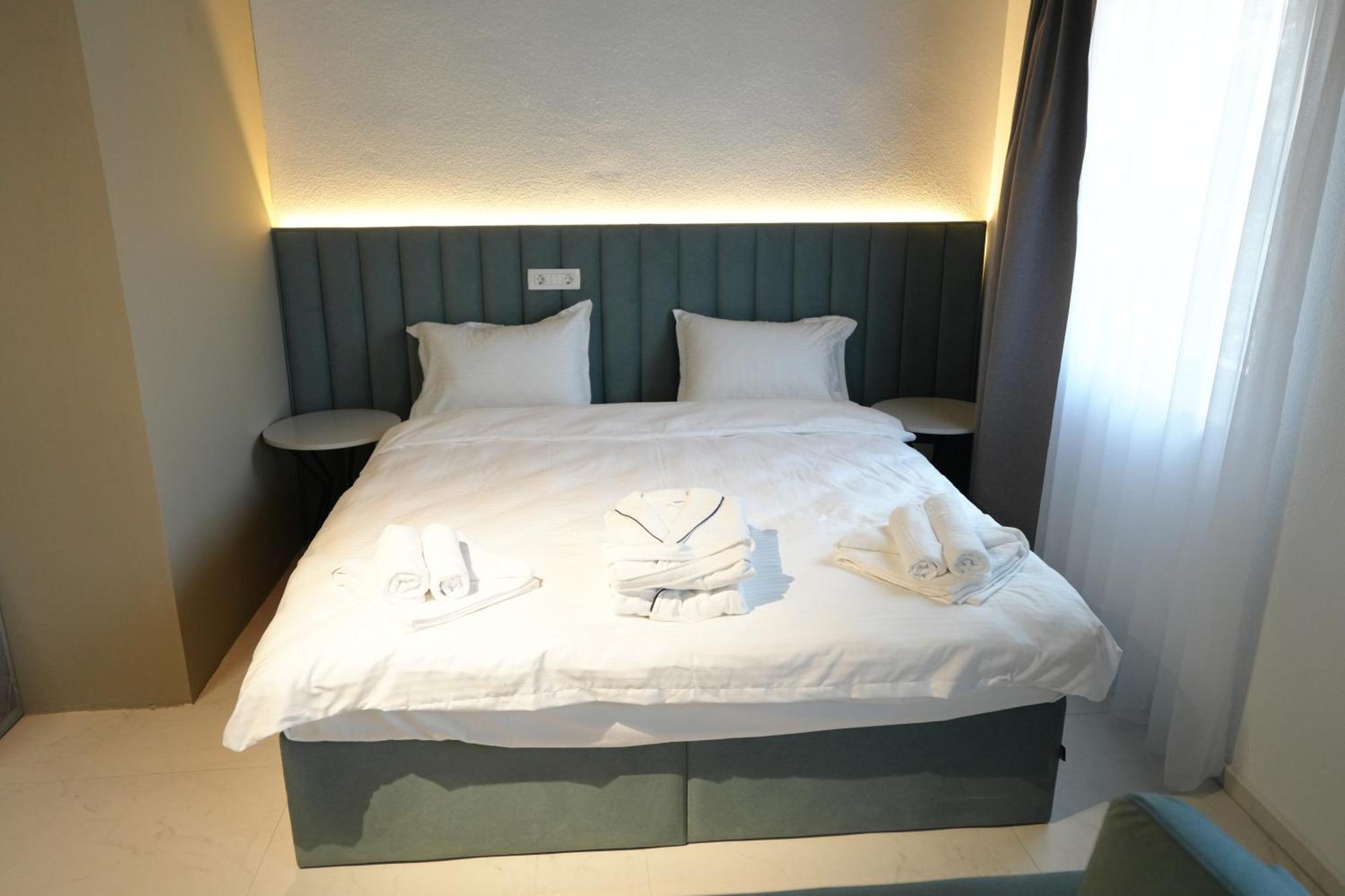 Biond Hotel Призрен Экстерьер фото