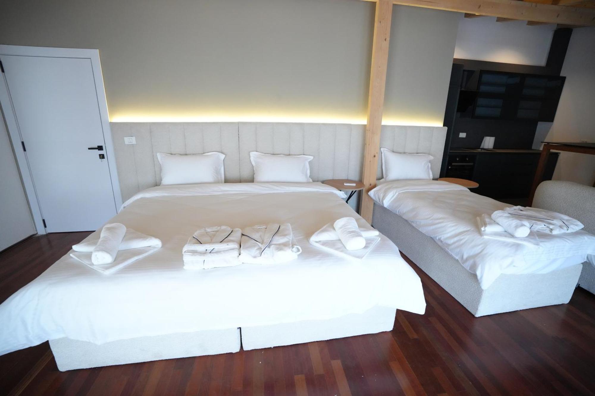 Biond Hotel Призрен Экстерьер фото