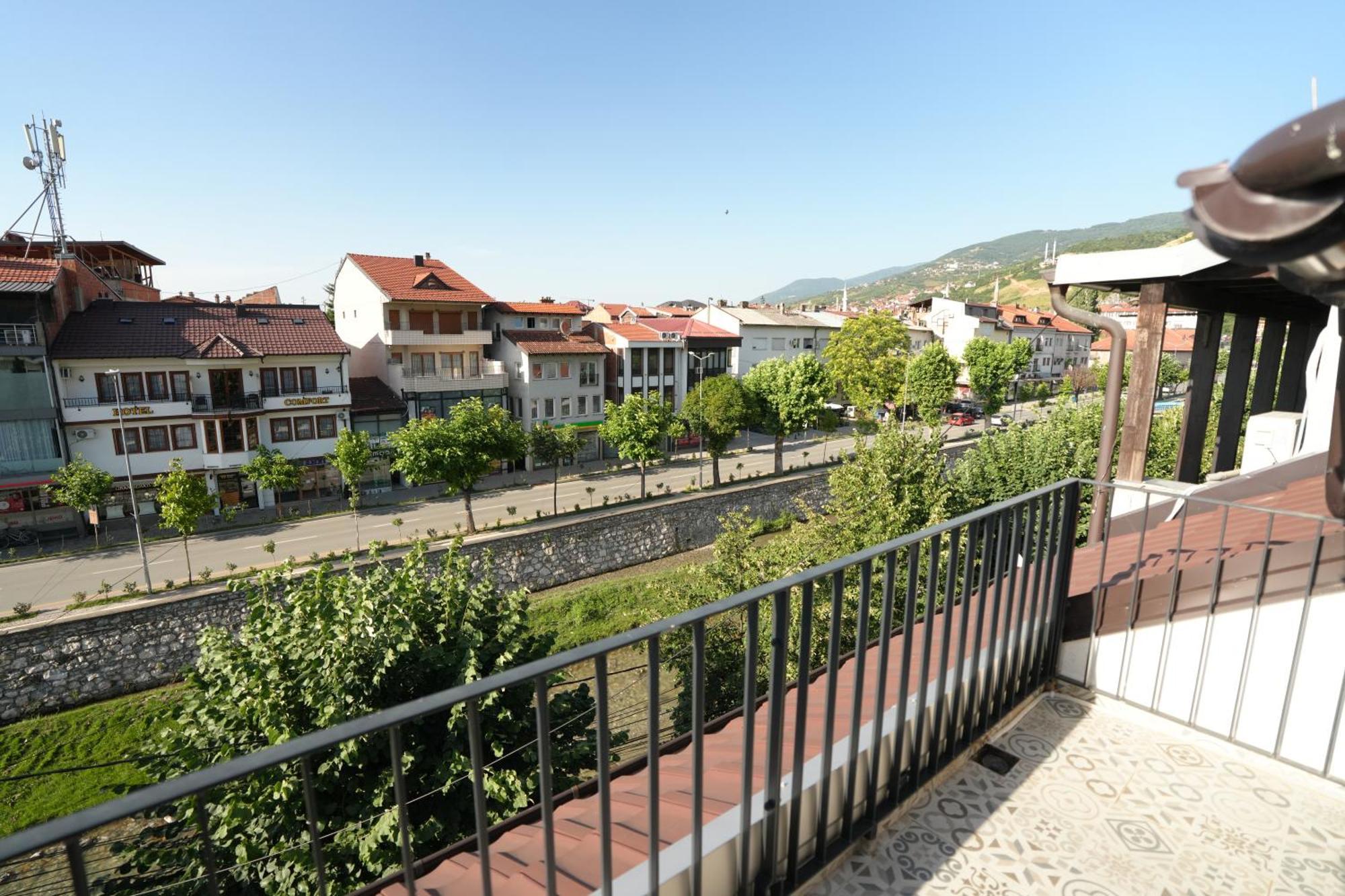 Biond Hotel Призрен Экстерьер фото