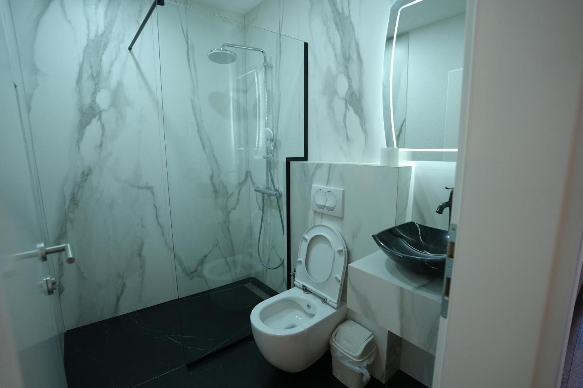 Biond Hotel Призрен Экстерьер фото