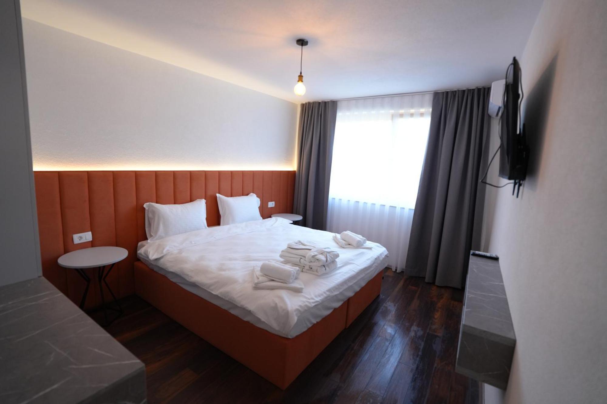 Biond Hotel Призрен Экстерьер фото