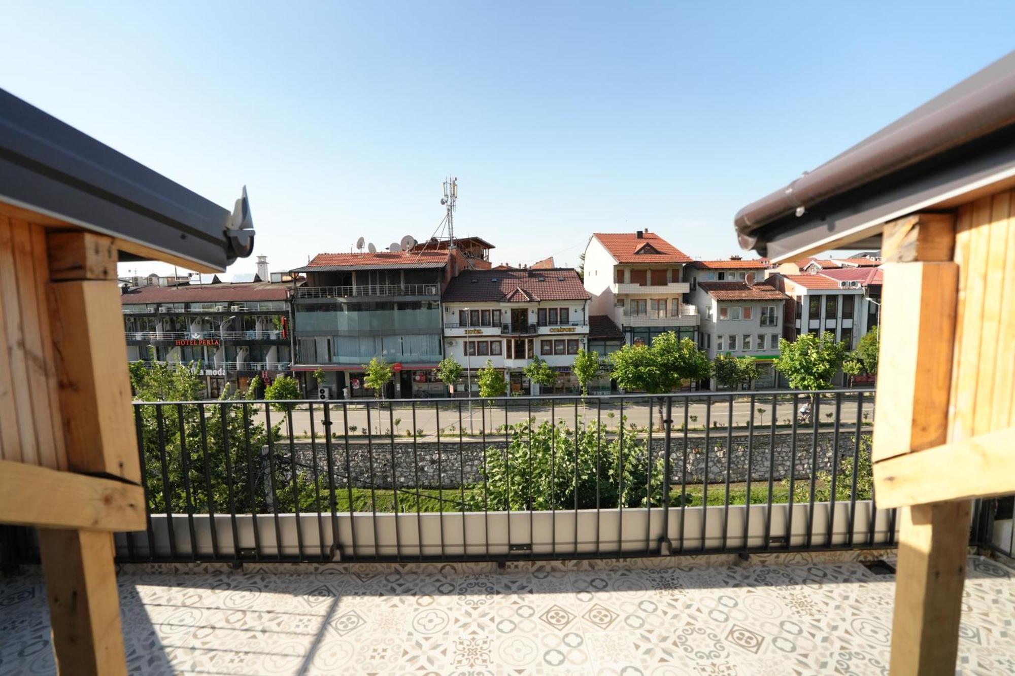 Biond Hotel Призрен Экстерьер фото