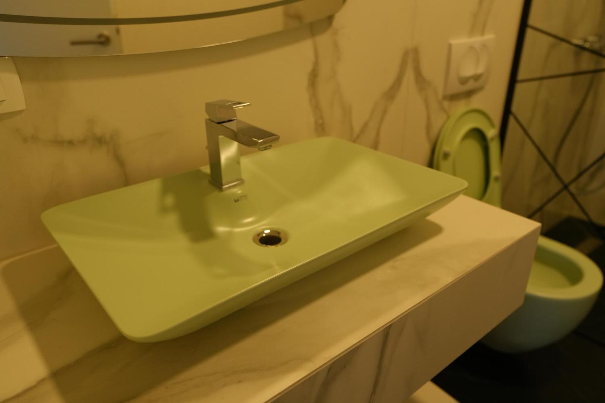 Biond Hotel Призрен Экстерьер фото