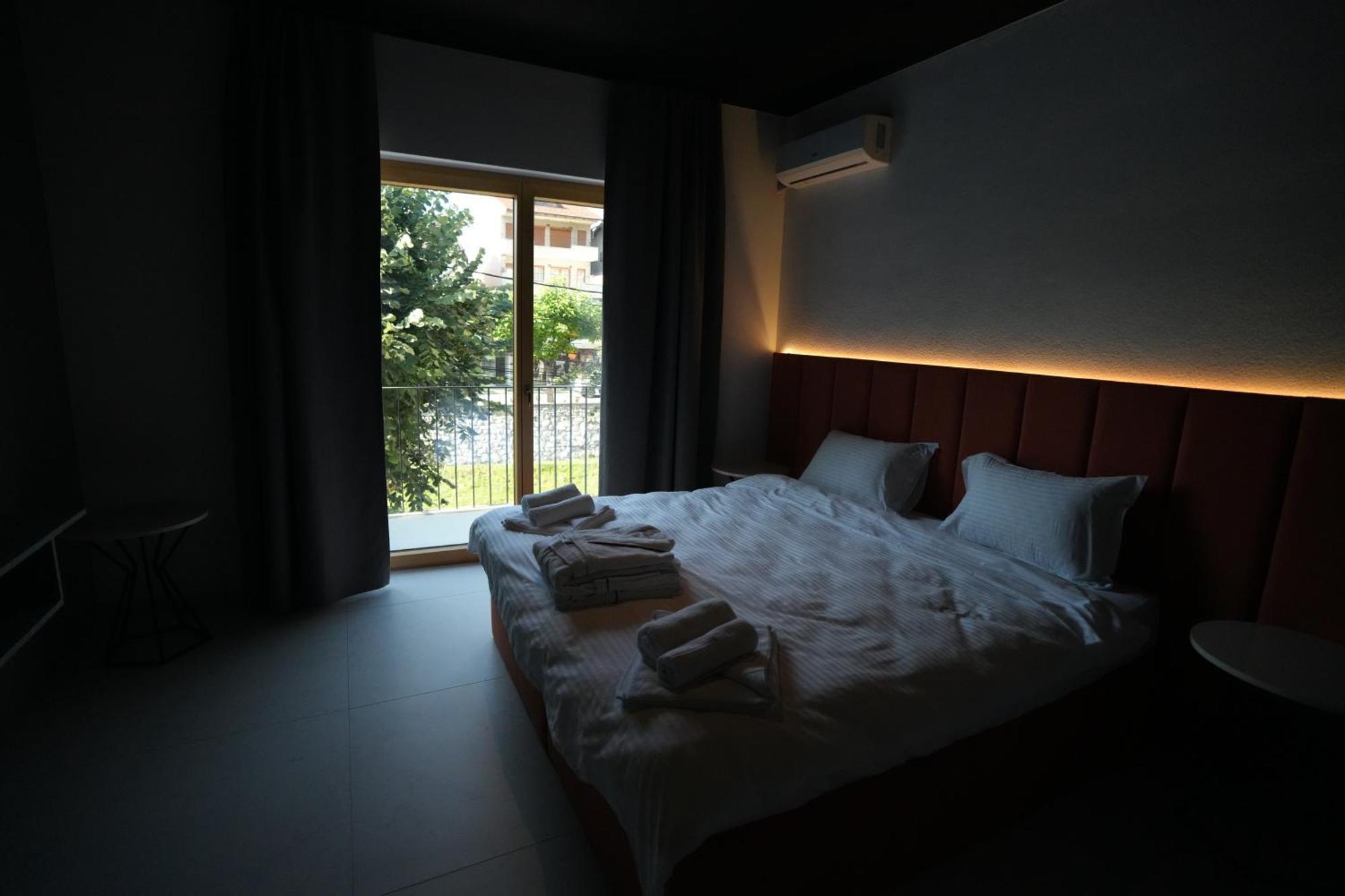 Biond Hotel Призрен Экстерьер фото