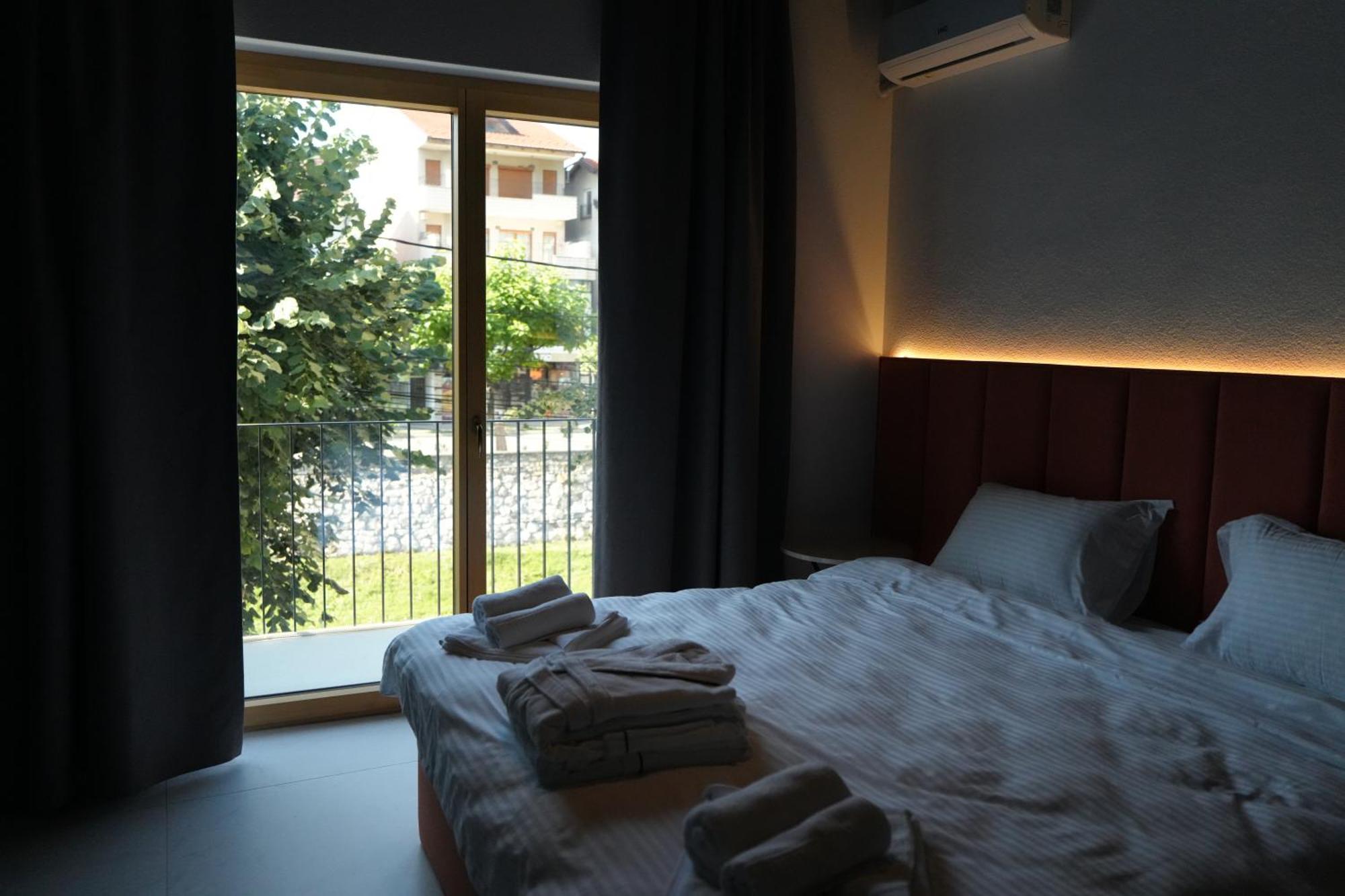 Biond Hotel Призрен Экстерьер фото