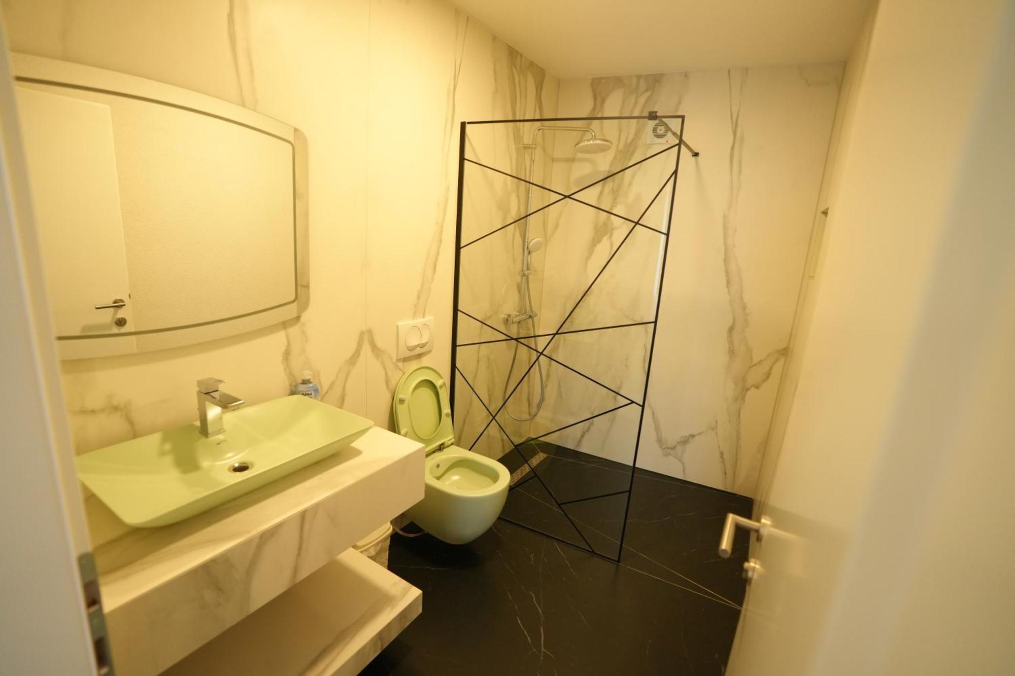 Biond Hotel Призрен Экстерьер фото