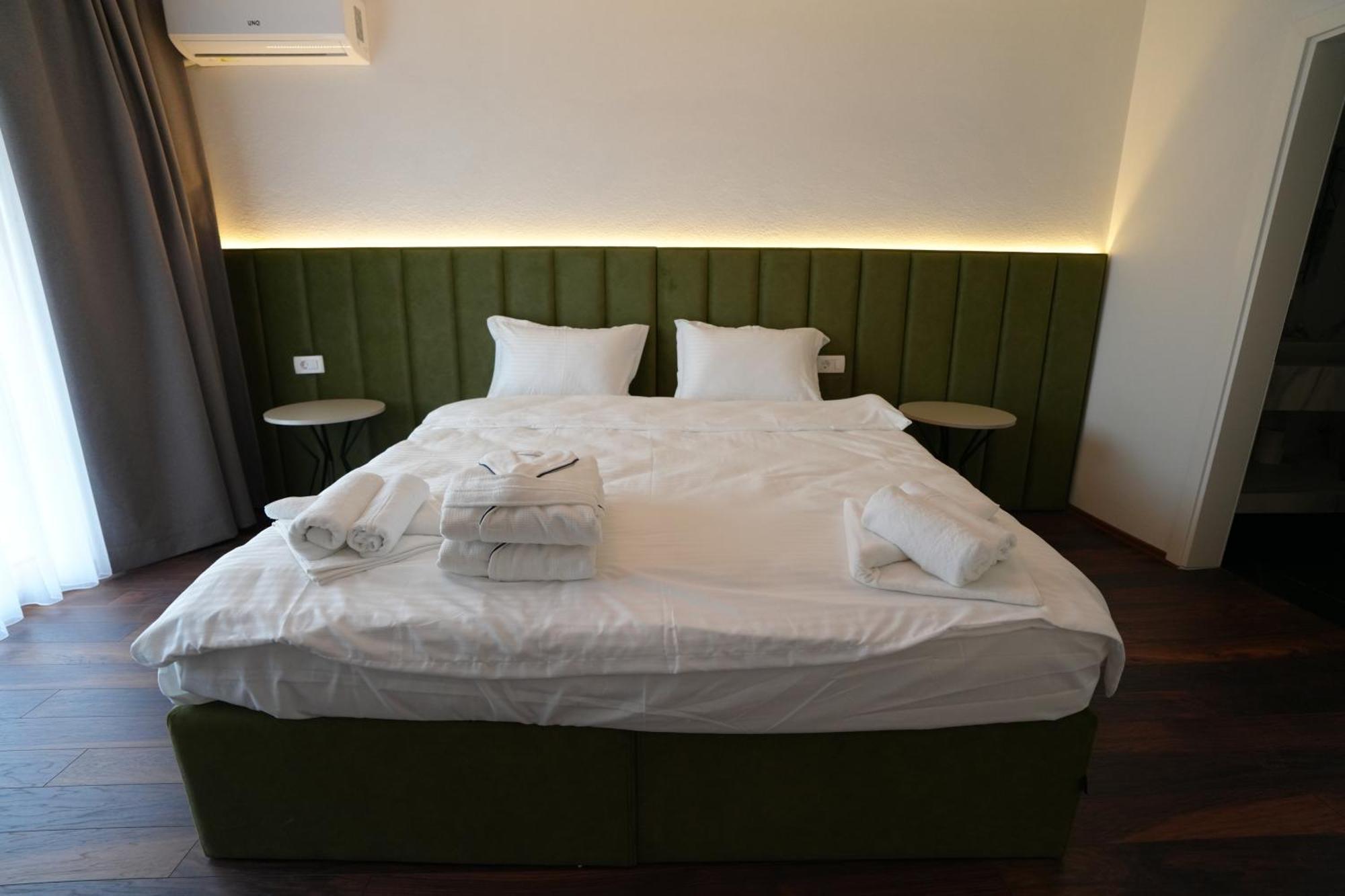 Biond Hotel Призрен Экстерьер фото