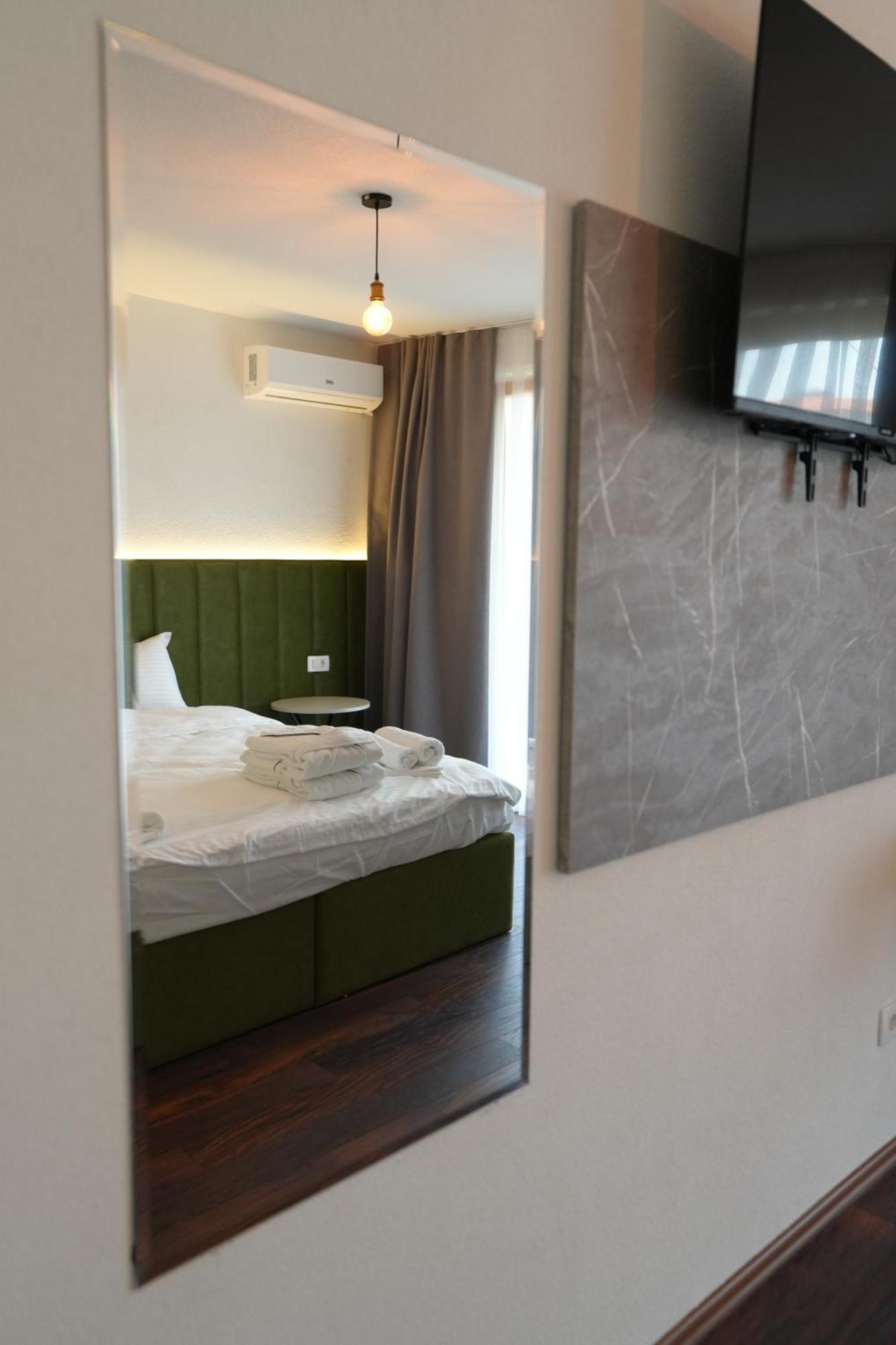 Biond Hotel Призрен Экстерьер фото
