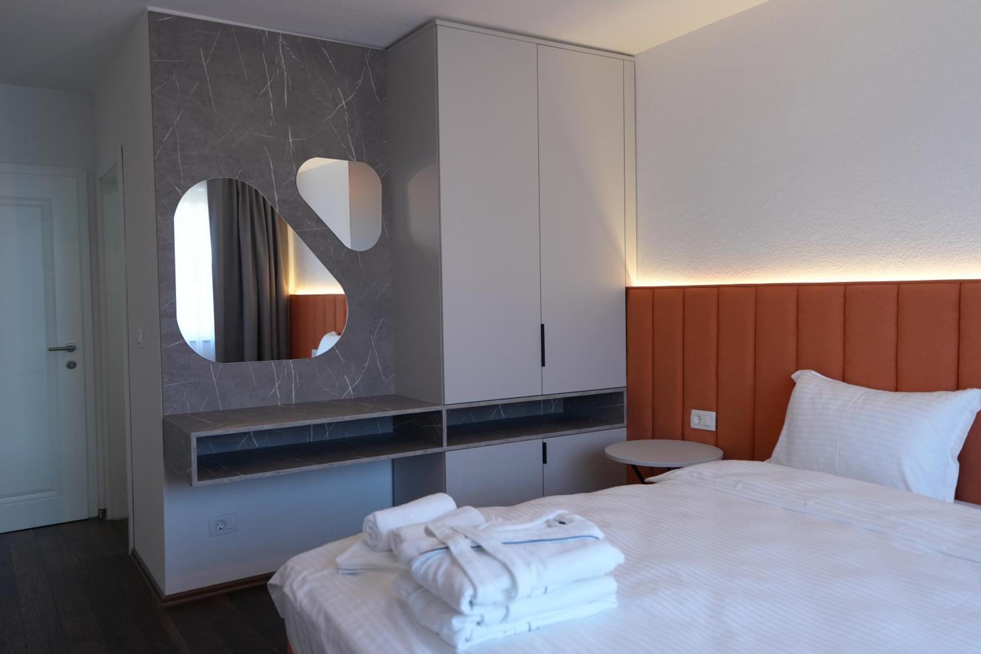 Biond Hotel Призрен Экстерьер фото