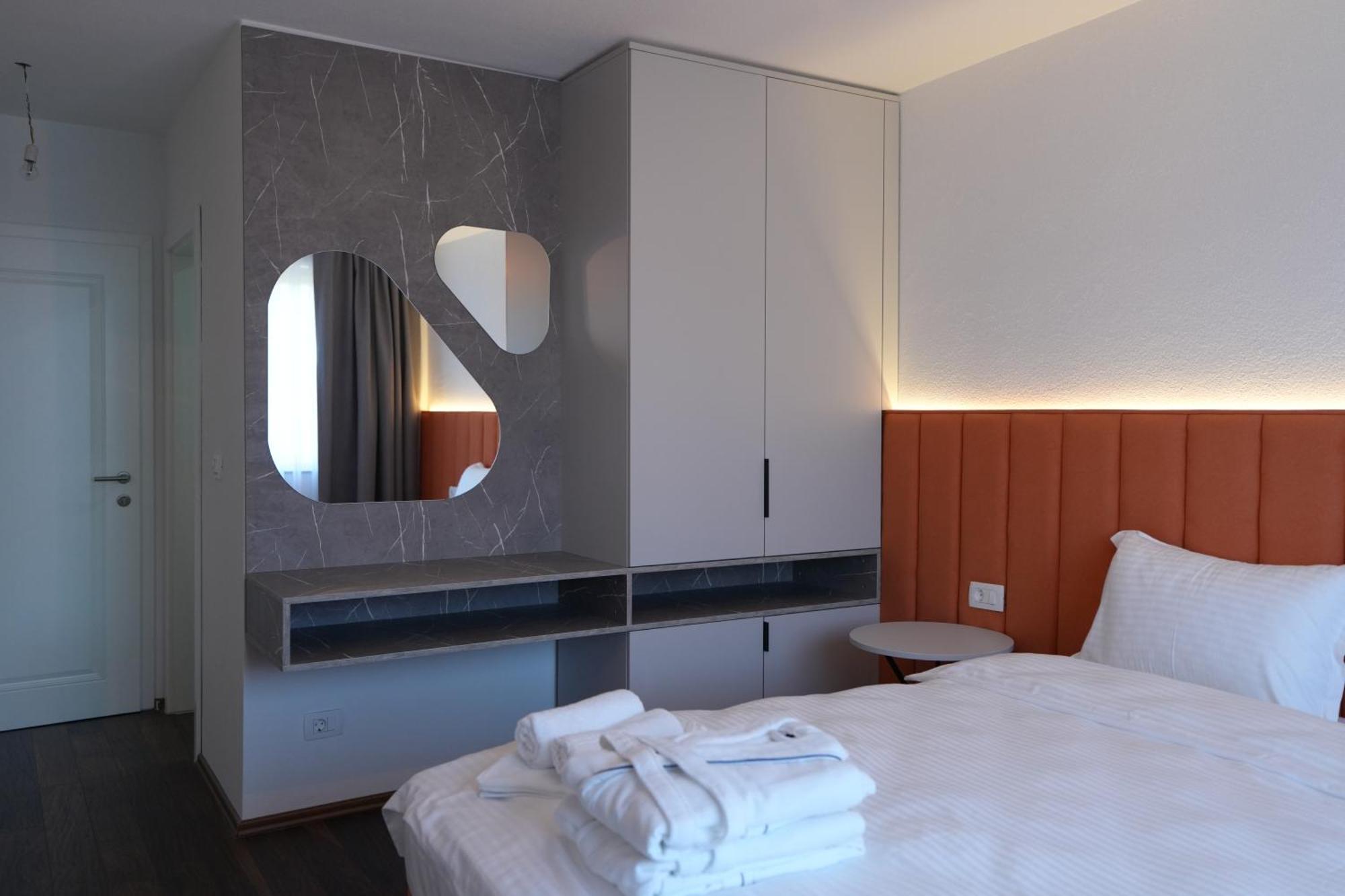 Biond Hotel Призрен Экстерьер фото