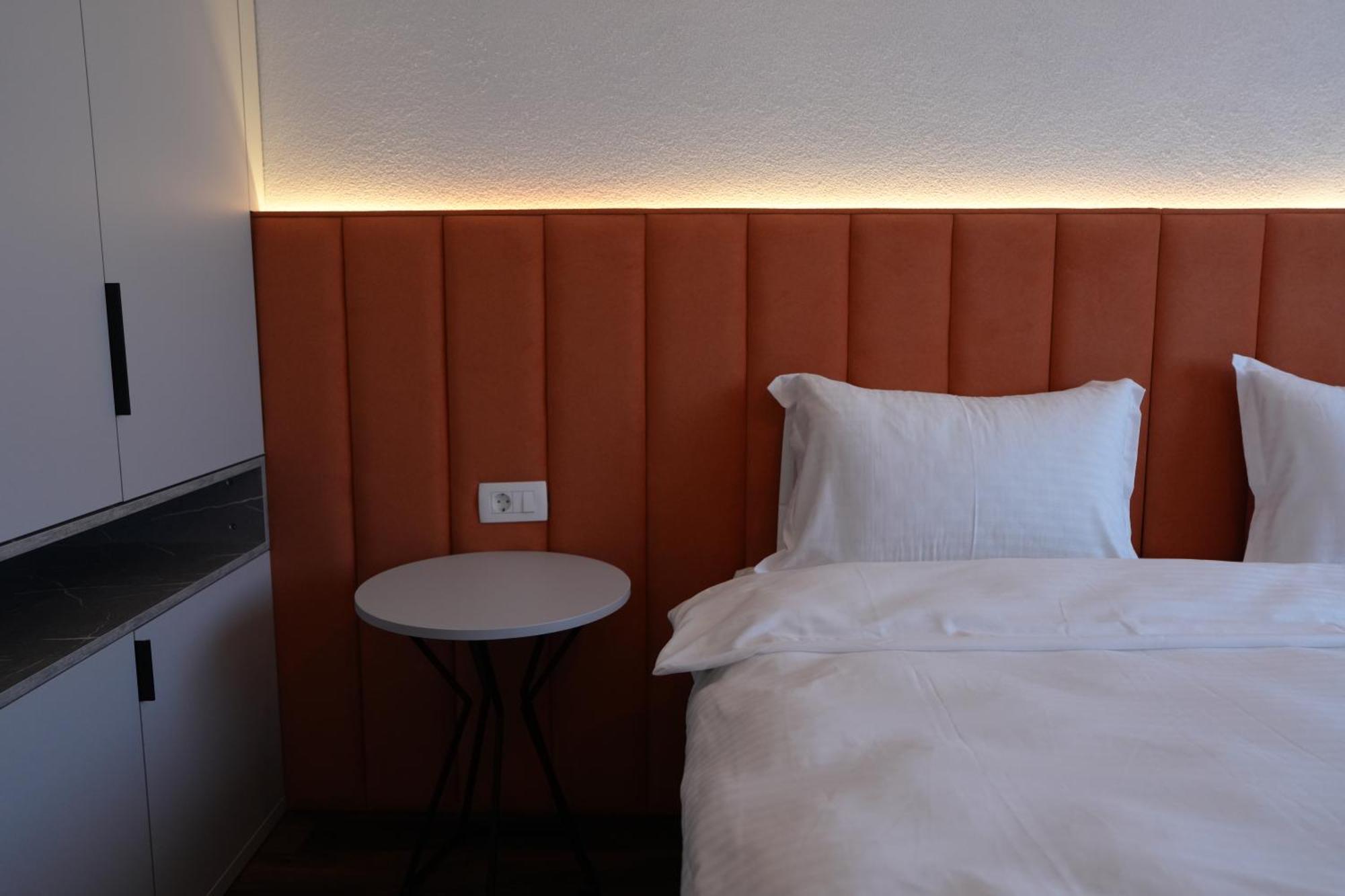 Biond Hotel Призрен Экстерьер фото