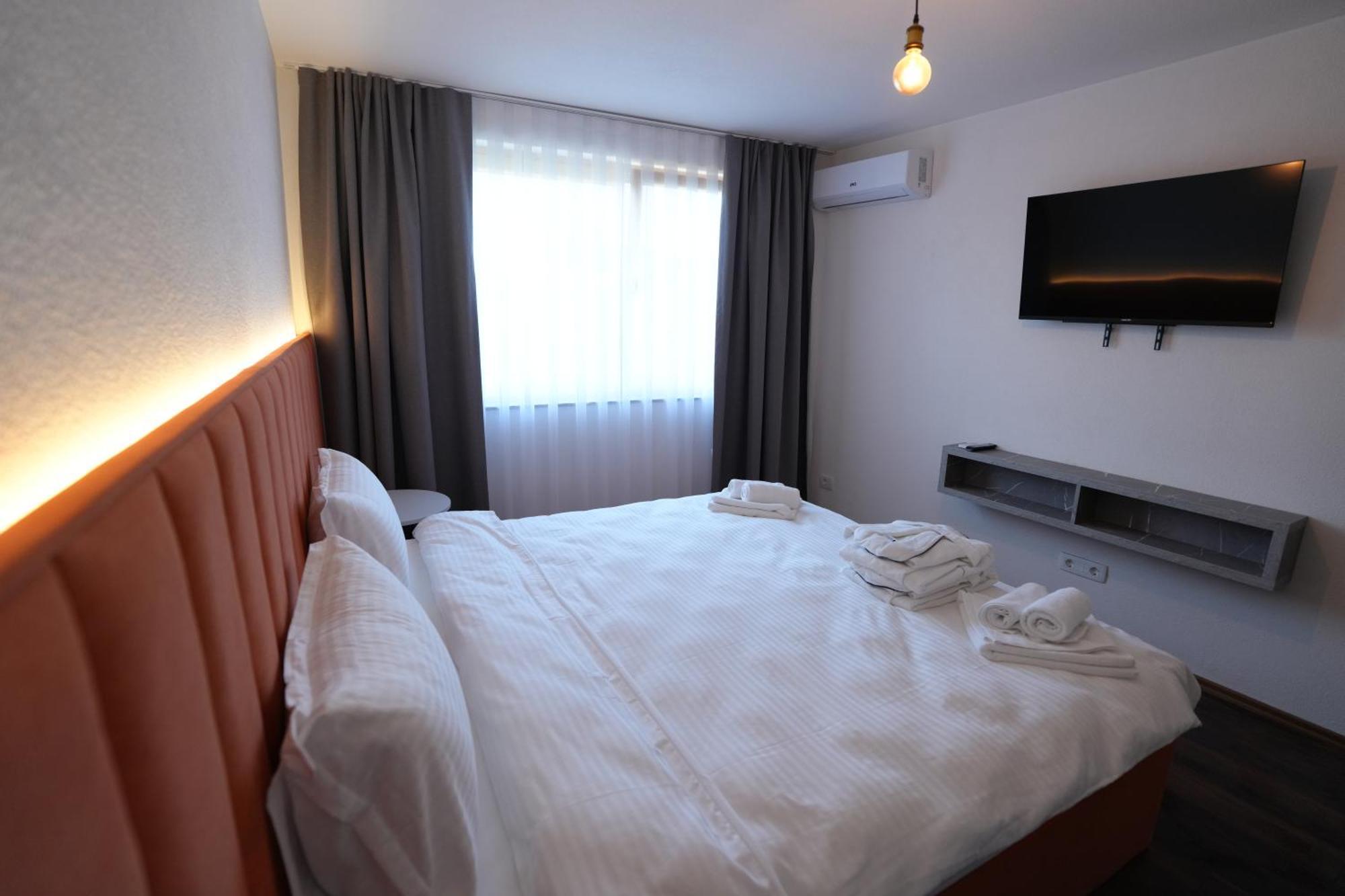 Biond Hotel Призрен Экстерьер фото